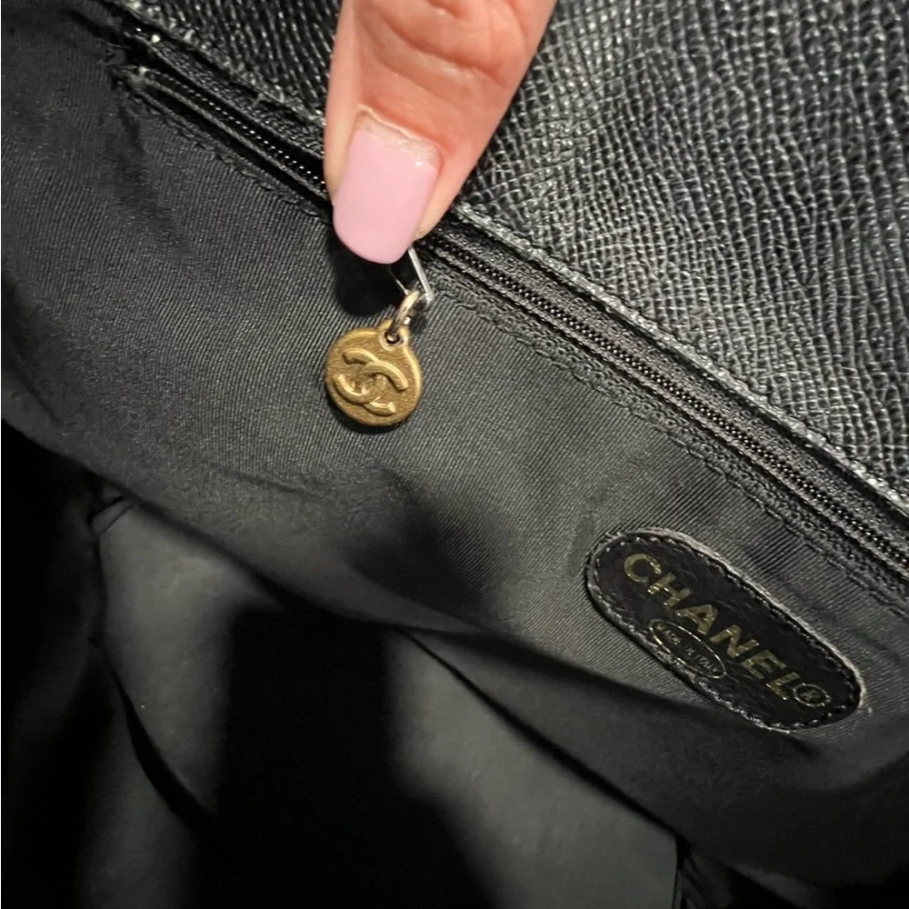 💯Authenthic CHANEL Caviar Black leather Tote bag Circa 1997-99.
